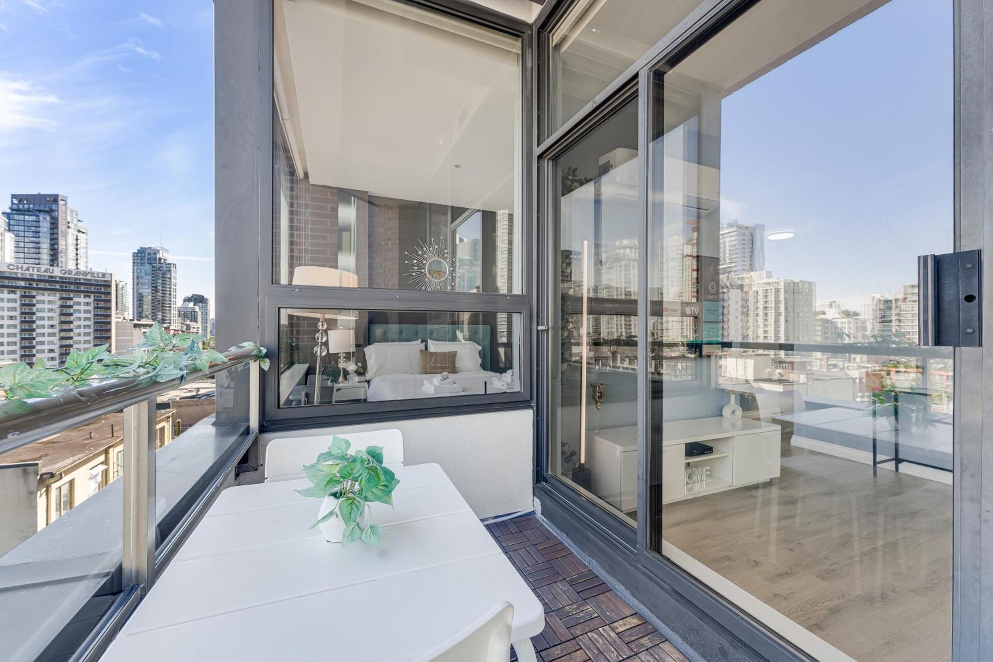 Best Location Downtown Chic Suites Vancouver Exterior foto